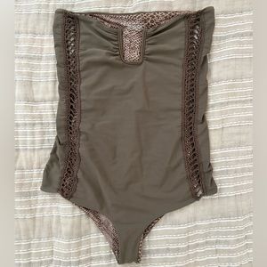 acacia africa one piece